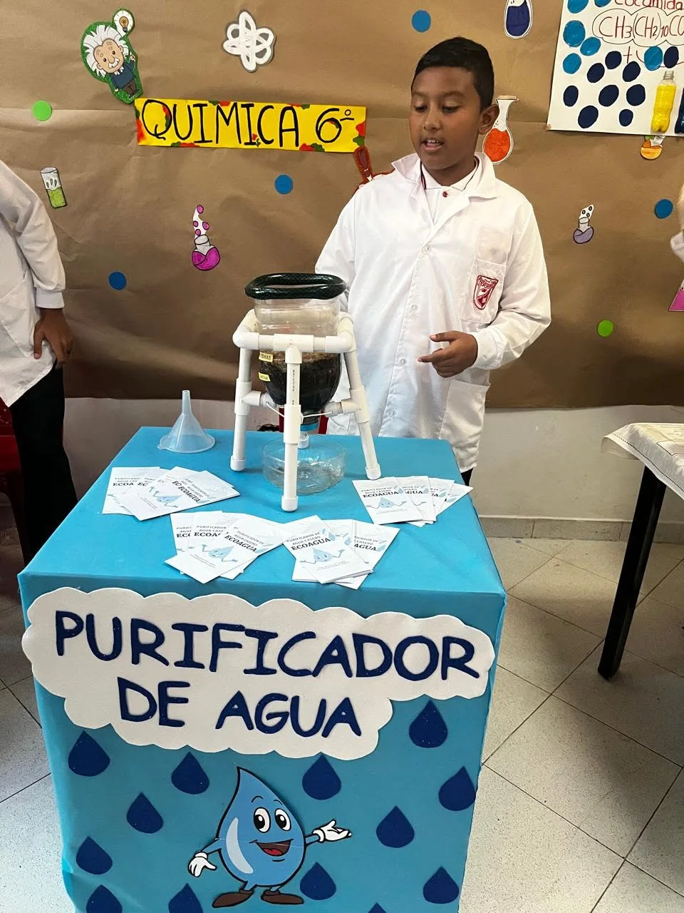 Proyecto escolar de purificación de agua.