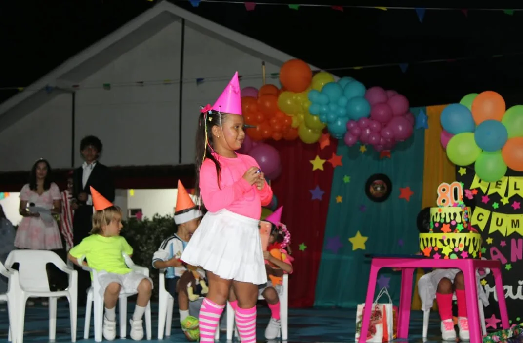 Presentación infantil durante el Día de la Familia.