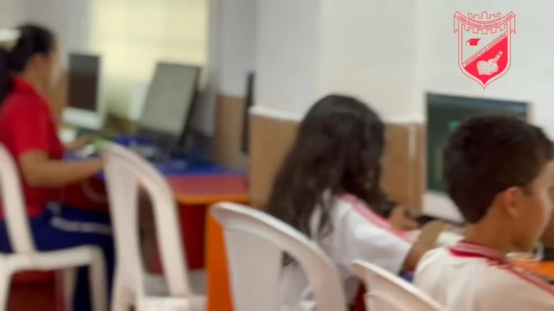 Portada oficial del video: aula de informática del Liceo
